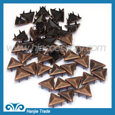 Decorative Faceted Triangle Nailhead Stud in Antique Copper