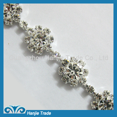 Decorative Flower Design Rhinestone Chain in Hot Sale