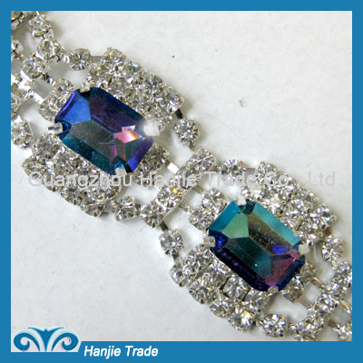 Wholesale Crystal Rhinestone Chain in New Design in Vitral Medium Color