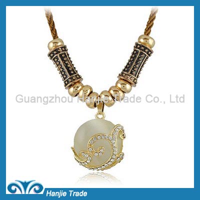 Wholesale Fashion Imitated Opal Pendant Necklace with Rhinestone