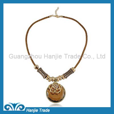 Wholesale Fashion Rose Pendant Necklace with Rhinestone