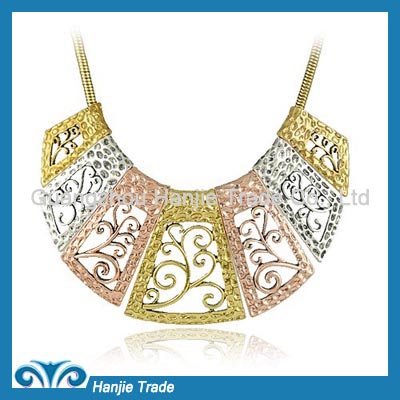 Hot Sale Fashion Statement Decorative Carving Choker Necklace in Wholesale