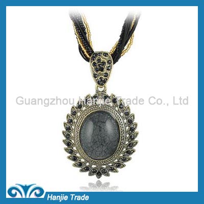 Hot Sale Fashion Gemstone Pendant Necklace in Wholesale