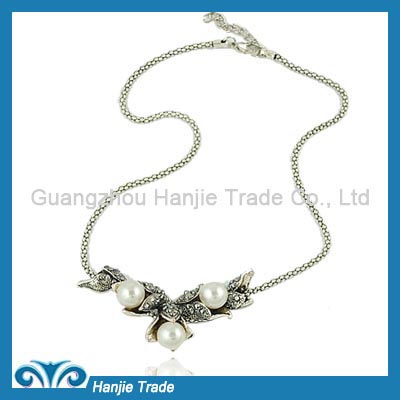 Hot Sale Fashion Retro Pearl Flower Necklace in Wholesale