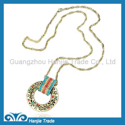 Fashion Style Rhinestone Hollow Circle Pendant Necklace in Wholesale