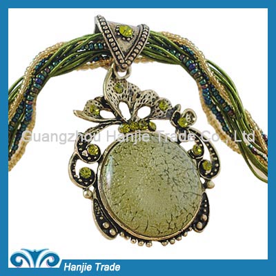 Hot Sale Fancy Retro Round Gemstone Pendant Necklace in Wholesale